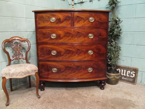 Antique Early Victorian Flamed Mahogany Bow Front Chest of Drawers C1840