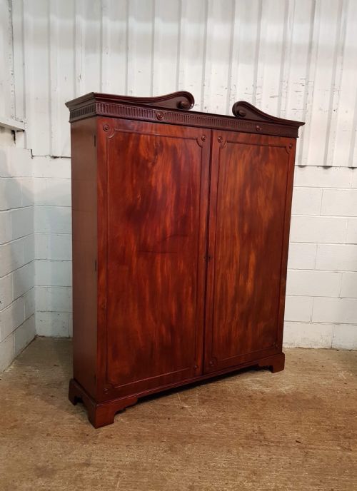 fig 1. ANTIQUE GEORGIAN PERIOD MAHOGANY HALL ROBE C1780