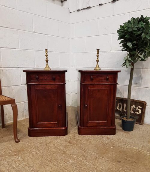 fig 1. ANTIQUE PAIR OF VICTORIAN MAHOGANY BEDSIDE CABINETS C1880