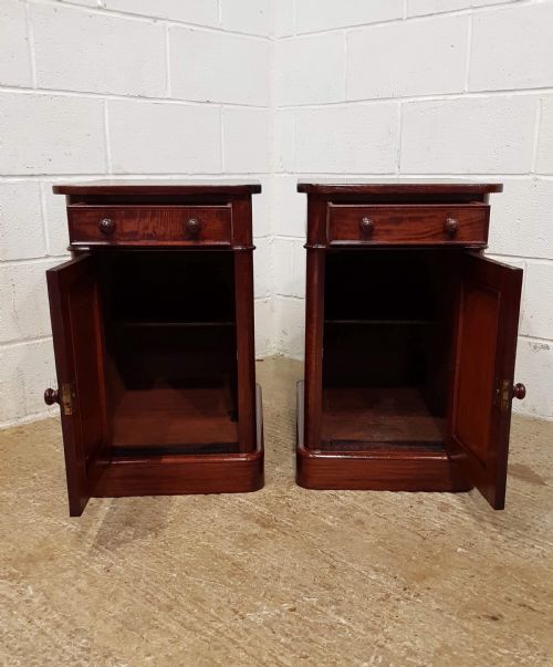 fig 2. ANTIQUE PAIR OF VICTORIAN MAHOGANY BEDSIDE CABINETS C1880