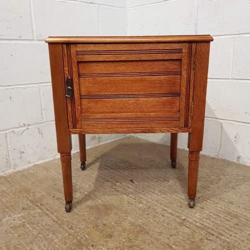 fig 2. ANTIQUE PAIR EDWARDIAN GOLDEN OAK BEDSIDE CABINETS C1900