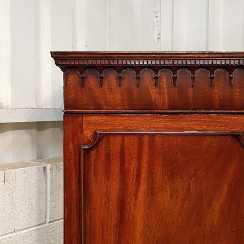 fig 1. ANTIQUE REGENCY MAHOGANY CLOTHES PRESS C1820