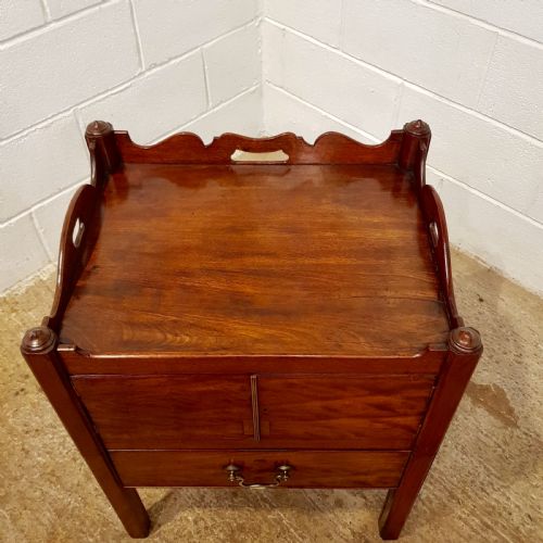 fig 2. ANTIQUE GEORGIAN PERIOD MAHOGA Y NIGHT STAND C1780