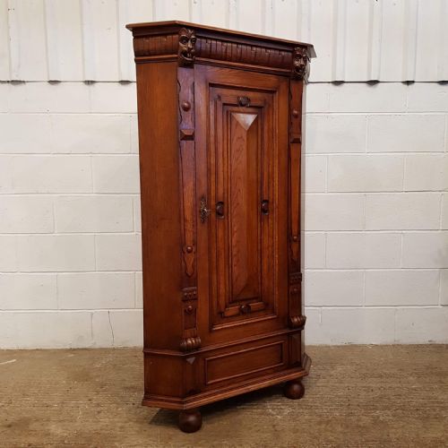 fig 1. ANTIQUE LATE 19TH CENTURY FLEMISH CARVED OAK FREE STANDING CORNER CABINET C1890