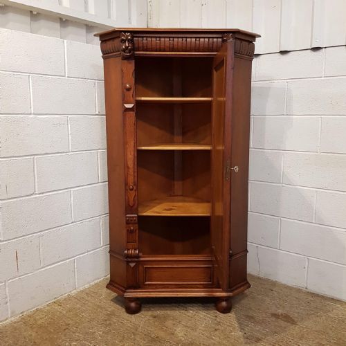 fig 2. ANTIQUE LATE 19TH CENTURY FLEMISH CARVED OAK FREE STANDING CORNER CABINET C1890