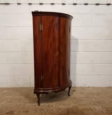 fig 1. ANTIQUE REGENCY MAHOGANY BOW FRONT CORNER CABINET C1820