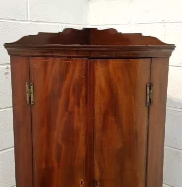 fig 2. ANTIQUE REGENCY MAHOGANY BOW FRONT CORNER CABINET C1820
