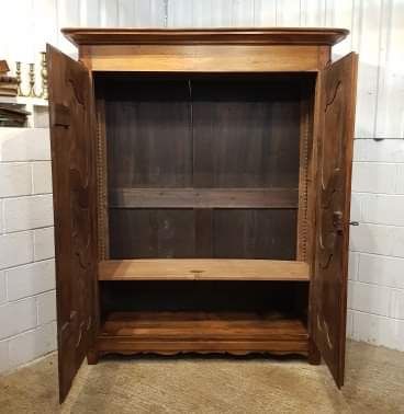 fig 2. ANTIQUE FRENCH PROVINCIAL OAK ARMOIRE C1820 