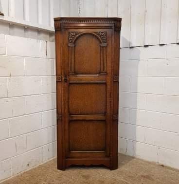 fig 1. ANTIQUE OAK HALL WARDROBE C1920