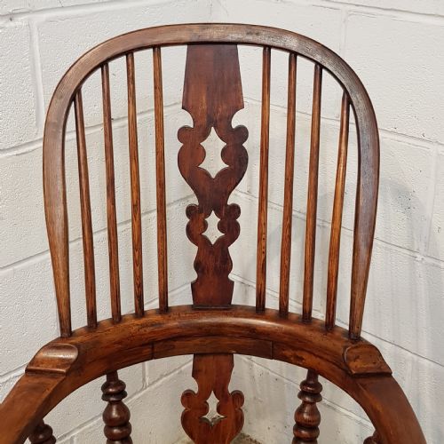 fig 2. ANTIQUE 19TH CENTURY OAK AND ELM BROAD ARM WINDSOR CHAIR C1860