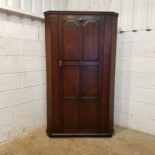 fig 1. ANTIQUE OAK HALL WARDROBE C1920