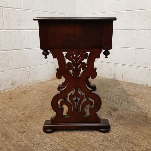 fig 1. ANTIQUE VICTORIAN MAHOGANY SIDE TABLE C1880