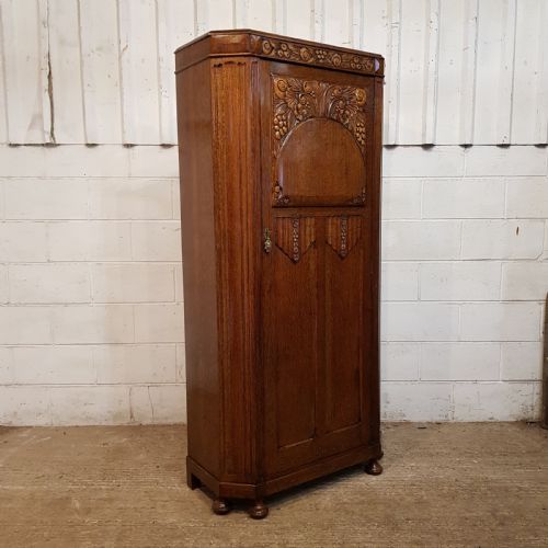 fig 1. ANTIQUE CARVED OAK HALL ROBE C1920