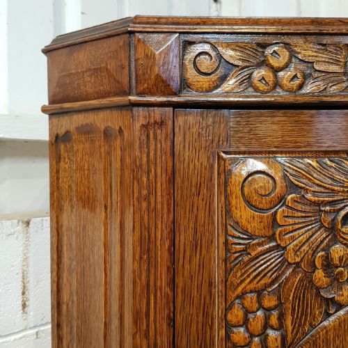 fig 2. ANTIQUE CARVED OAK HALL ROBE C1920