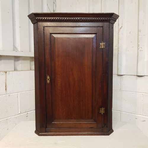 ANTIQUE 18TH CENTURY PERIOD OAK CORNER CABINET C1780 - ADDITIONAL PHOTO 4