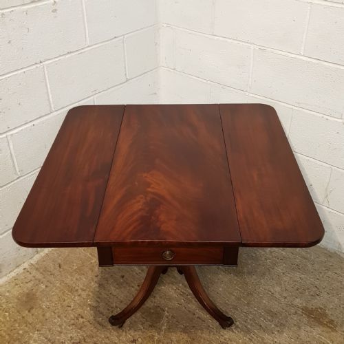 fig 1. ANTIQUE REGENCY MAHOGANY PEMBROKE TABLE C1820