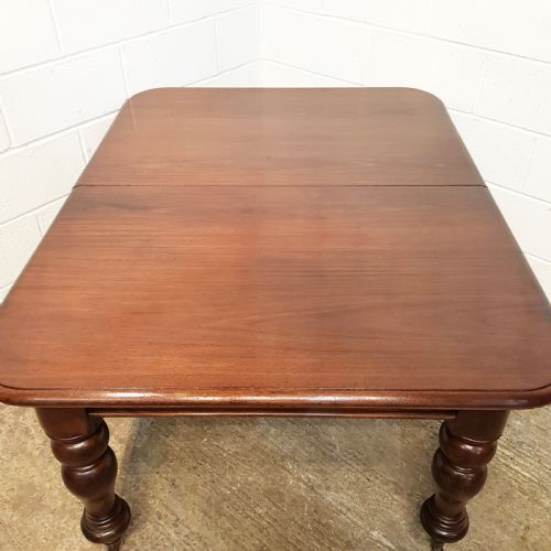 fig 2. ANTIQUE VICTORIAN MAHOGANY EXTENDING DINING TABLE C1880 & SEATS UP TO TEN