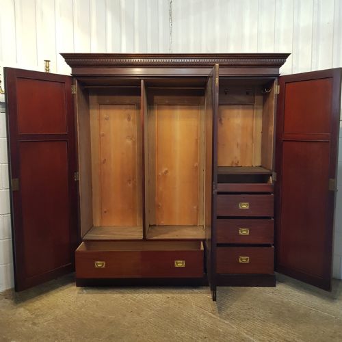 ANTIQUE LATE VICTORIAN MAHOGANY TRIPLE WARDROBE C1890 - ADDITIONAL PHOTO 1