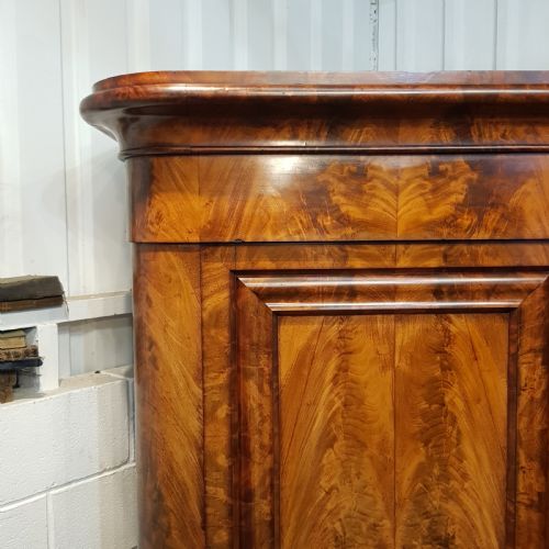 fig 2. SUPERB ANTIQUE 19TH CENTURY BIEDERMEIER MAHOGANY LARGE WARDROBE C1860
