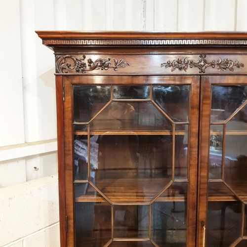 fig 2. SUPERB ANTIQUE CHIPPENDALE REVIVAL MAHOGANY BOOKCASE BY WARING & GILLOWS