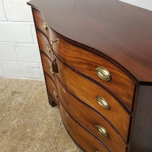 fig 2. ANTIQUE 18TH CENTURY MAHOGANY SERPENTINE SHAPED CHEST OF DRAWERS C1780