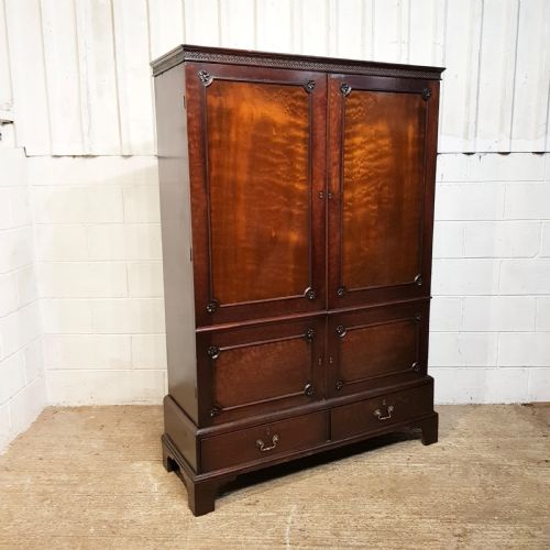 ANTIQUE 18TH CENTURY MAHOGANY DOUBLE WARDROBE C1780 - ADDITIONAL PHOTO 2