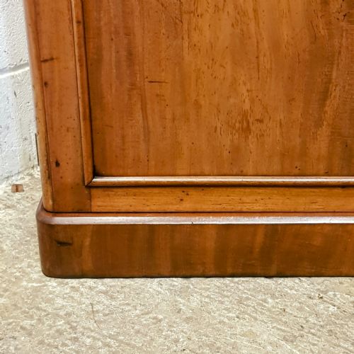 fig 1. AN ANTIQUE VICTORIAN MAHOGANY LIBRARY BOOKCASE C1880