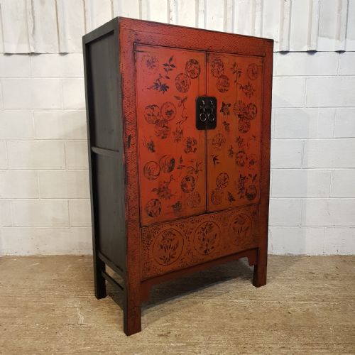 fig 1. AN ANTIQUE EARLY 20th CENTURY CHINESE PAINTED CUPBOARD IN ELM C1900