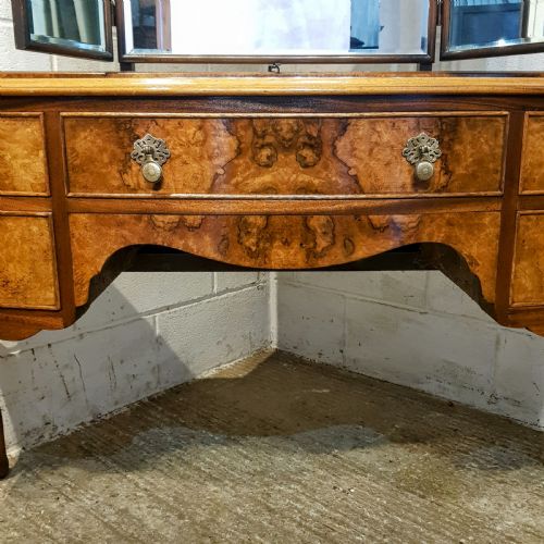 fig 1. AN ANTIQUE BURR WALNUT SERPENTINE FRONTED DRESSING TABLE C1920