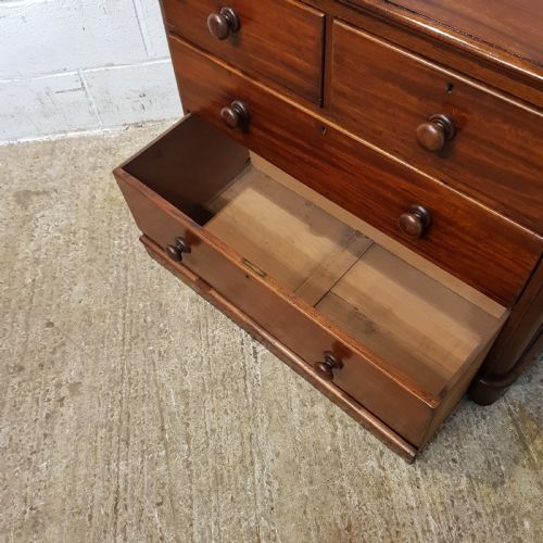 fig 1. AN ANTIQUE VICTORIAN THREE HEIGHT CHEST OF DRAWERS C1880