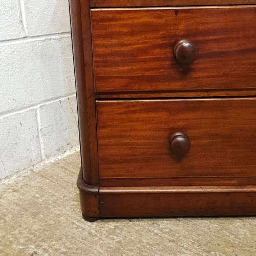 fig 2. AN ANTIQUE VICTORIAN THREE HEIGHT CHEST OF DRAWERS C1880