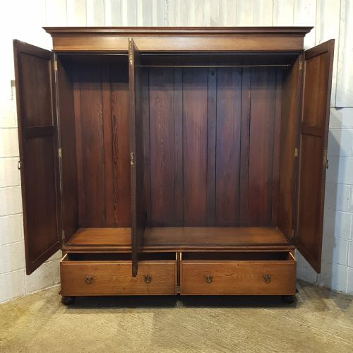 fig 2. AN ANTIQUE EDWARDIAN OAK TRIPLE WARDROBE C1910