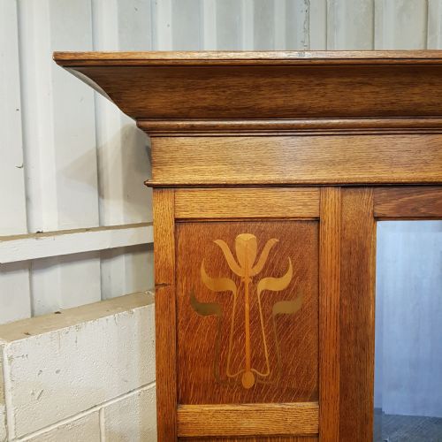 fig 2. AN ANTIQUE EDWARDIAN OAK SINGLE ARTS AND CRAFTS WARDROBE
