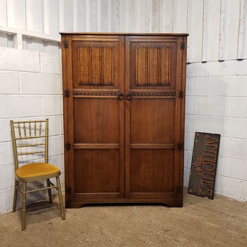 AN ANTIQUE 1920'S OAK DOUBLE WARDROBE