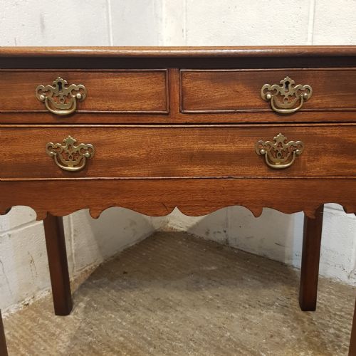 fig 2. AN ANTIQUE GEORGE 3rd MAHOGANY LOWBOY C1790