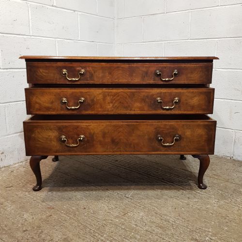 fig 1. AN ANTIQUE OAK AND BURR WALNUT THREE HEIGHT CHEST OF DRAWERS C1920