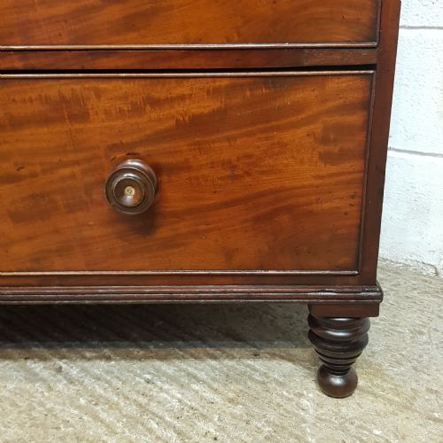 fig 2. A WILLIAM 4th FIVE HEIGHT MAHOGANY CHEST OF DRAWERS C1830