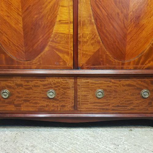fig 2. AN ANTIQUE LATE VICTORIAN DOUBLE WARDROBE C1900