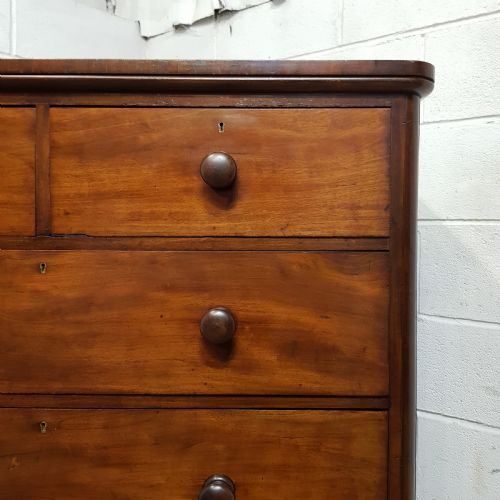 fig 2. AN ANTIQUE VICTORIAN MAHOGANY FOUR HEIGHT CHEST OF DRAWERS C1880
