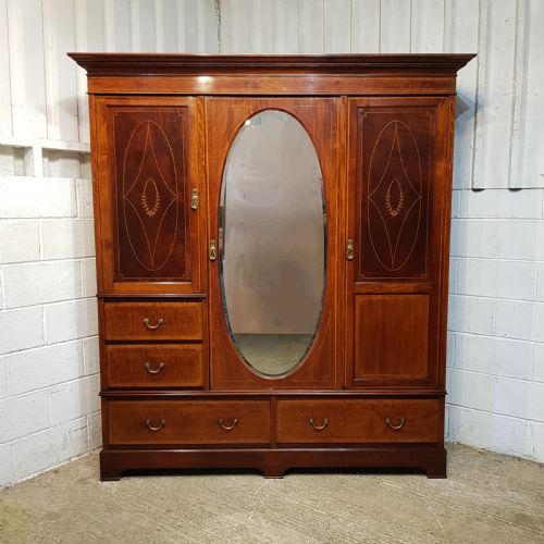 fig 2. AN EDWARDIAN MAHOGANY TRIPLE WARDROBE C1900.