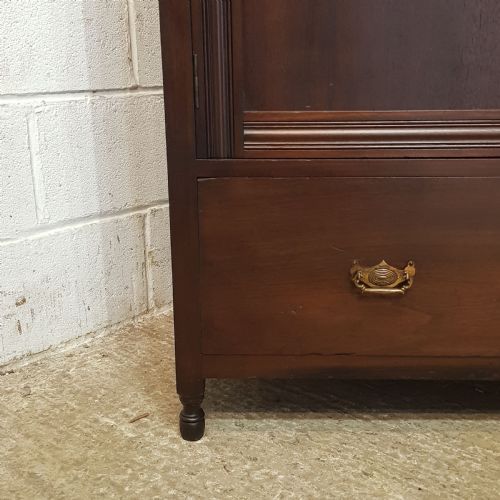 fig 1. AN ANTIQUE EDWARDIAN OAK ARTS AND CRAFTS WARDROBE C1900