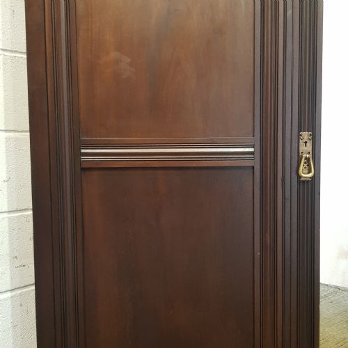 fig 2. AN ANTIQUE EDWARDIAN OAK ARTS AND CRAFTS WARDROBE C1900