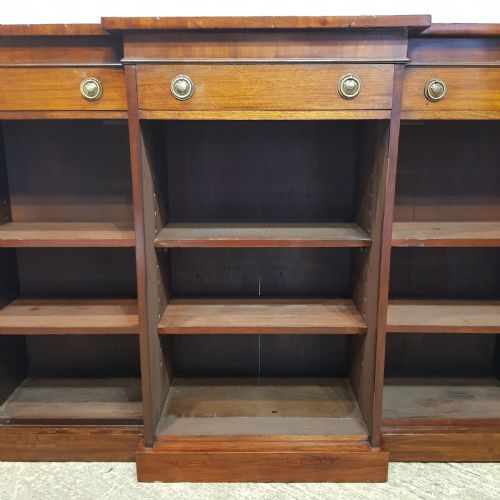fig 1. AN ANTIQUE EARLY VICTORIAN MAHOGANY BREAKFRONT OPEN BOOKCASE C1850