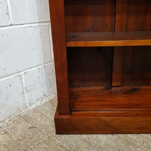 fig 2. AN ANTIQUE VICTORIAN SMALL OPEN MAHOGANY BOOKCASE C1860