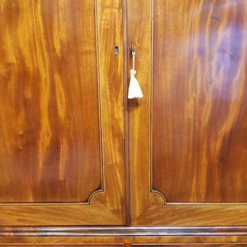 fig 1. AN ANTIQUE GEORGE 3rd MAHOGANY CLOTHES PRESS C1800
