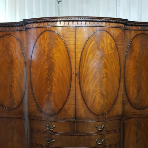 AN ANTIQUE LARGE SERPENTINE BOW FRONTED BREAKFRONT TRIPLE WARDROBE C1920 - ADDITIONAL PHOTO 3