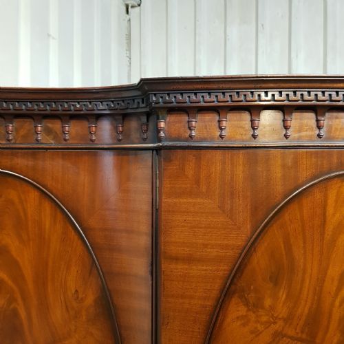 AN ANTIQUE LARGE SERPENTINE BOW FRONTED BREAKFRONT TRIPLE WARDROBE C1920 - ADDITIONAL PHOTO 4