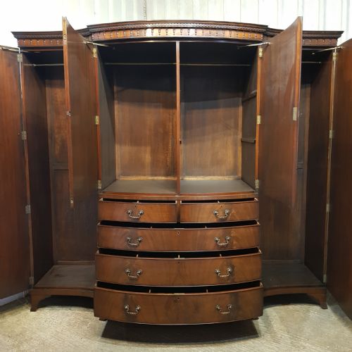 AN ANTIQUE LARGE SERPENTINE BOW FRONTED BREAKFRONT TRIPLE WARDROBE C1920 - ADDITIONAL PHOTO 10
