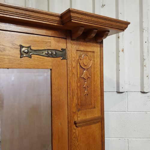 fig 2. A SINGLE OAK ARTS & CRAFTS WARDROBE C1900