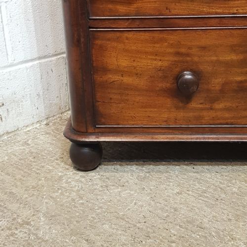 fig 1. A MAHOGANY VICTORIAN 4 HEIGHT CHEST OF DRAWERS C1880